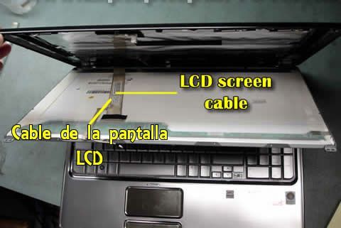 mover el cable LCD de la pantalla portatil